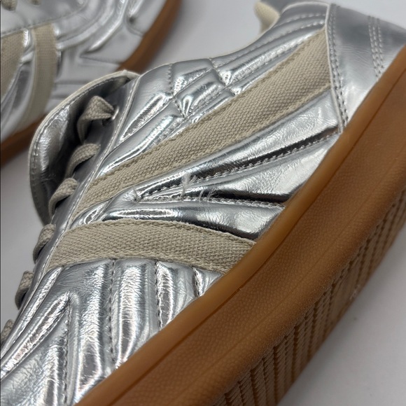 Steve Madden Silver Metallic Madrid Sneakers SZ 9.5 lace up casual vegan  NIB - Picture 13 of 13